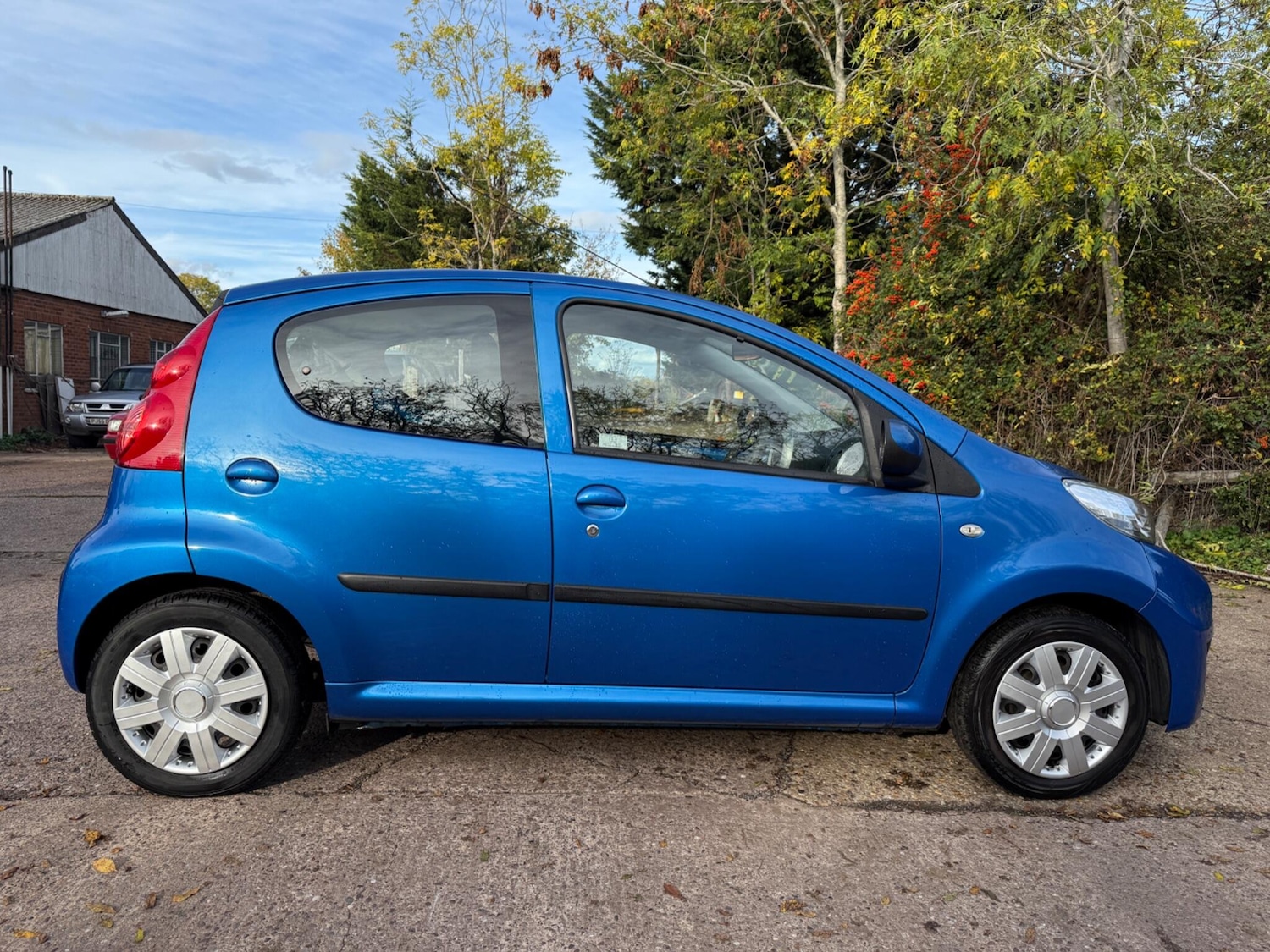 Used Peugeot 107 2011 for sale - 76349518: Photo 2