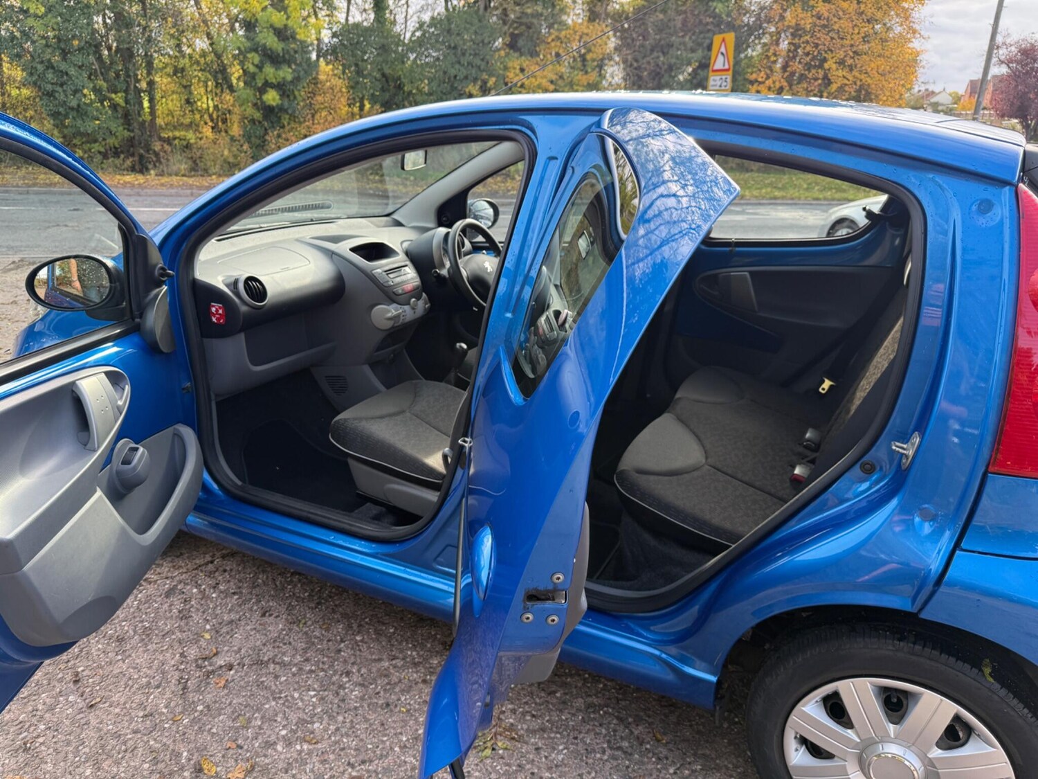 Used Peugeot 107 2011 for sale - 76349518: Photo 24