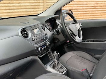 Used Hyundai i10 2017 for sale - 79552398: Photo