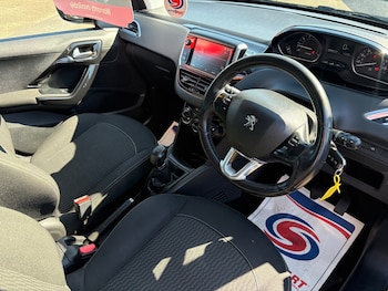 Used Peugeot 208 2017 for sale - 79375403: Photo