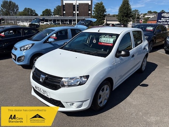 Used Dacia Sandero 2015 for sale - 79462986: Photo