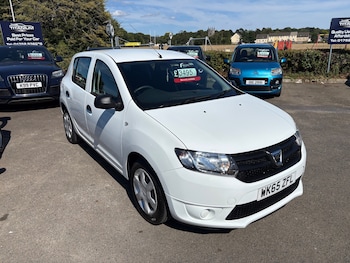 Used Dacia Sandero 2015 for sale - 79462986: Photo