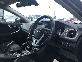 Used Volvo V40 2018 for sale - 75508606: Photo