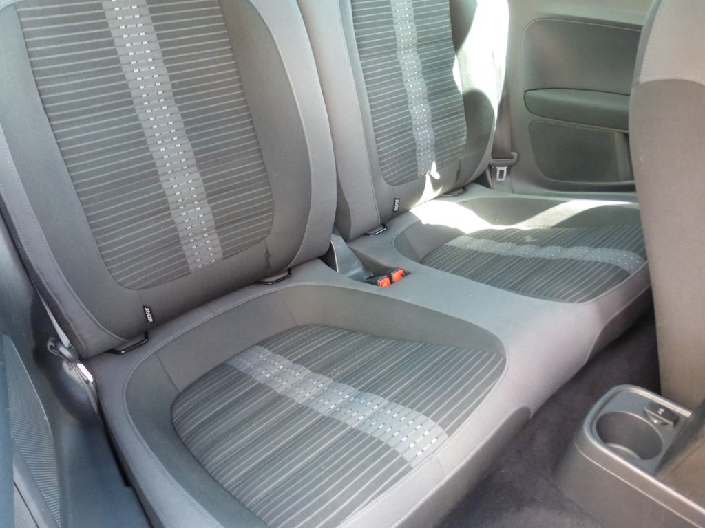 Used Volkswagen Beetle 2015 for sale - 75654405: Photo 14