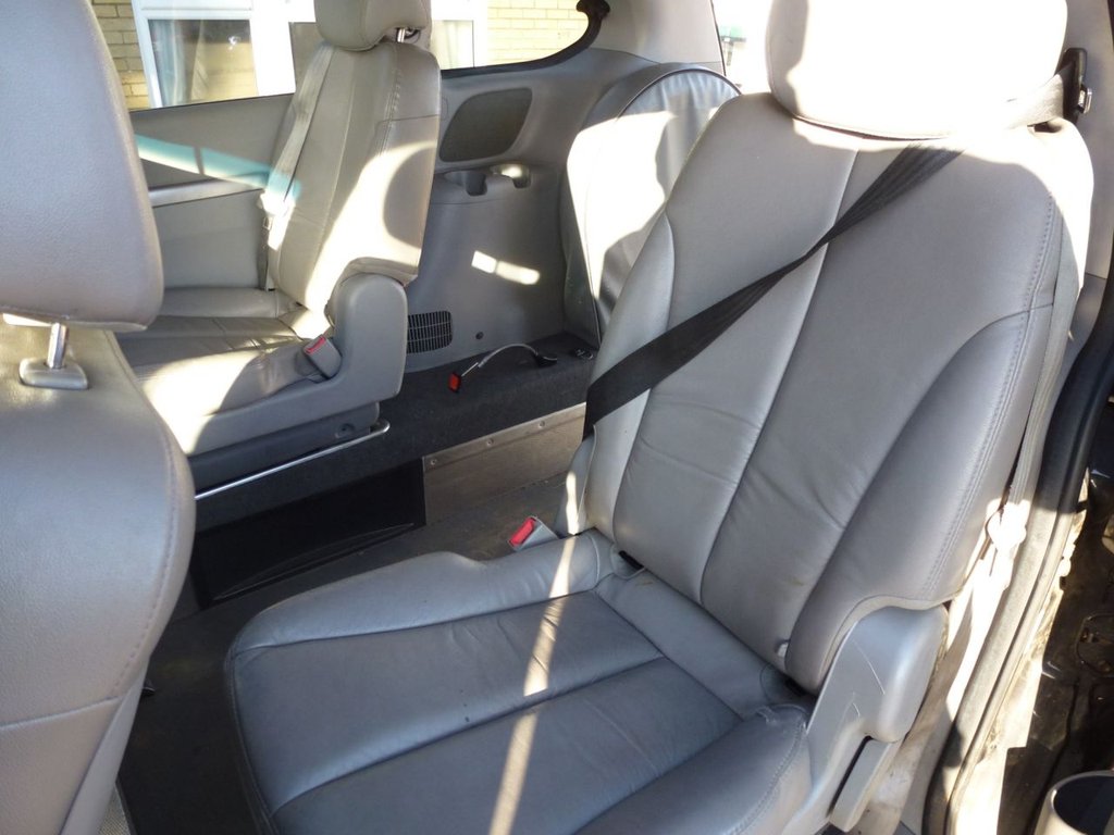 Used Kia Sedona 2011 for sale - 76950747: Photo 22