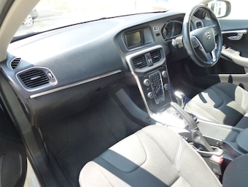 Used Volvo V40 2018 for sale - 79103806: Photo