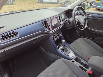 Used Volkswagen T-Roc 2021 for sale - 76280268: Photo