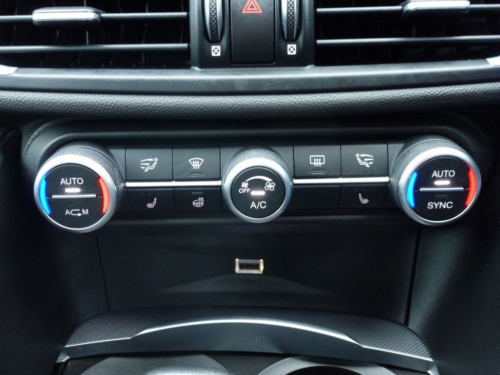 Used Alfa Romeo Giulia 2017 for sale - 77384162: Photo 31