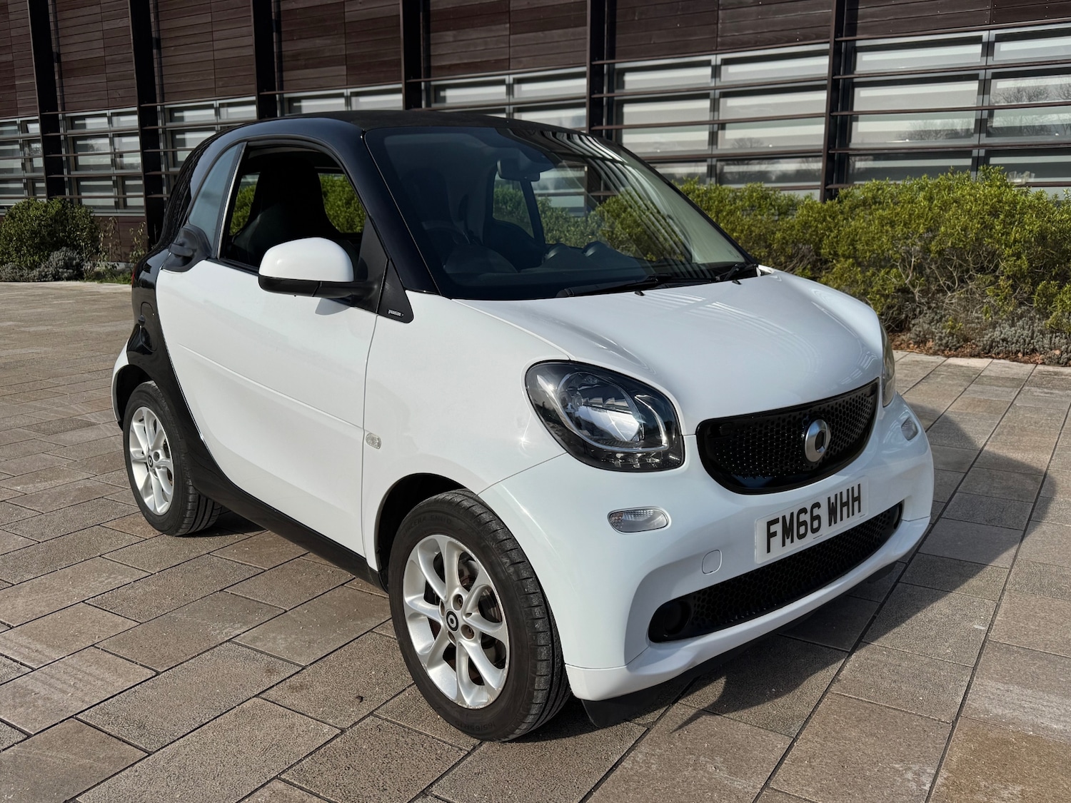 Used smart fortwo 2017 for sale - 77555670: Photo 2
