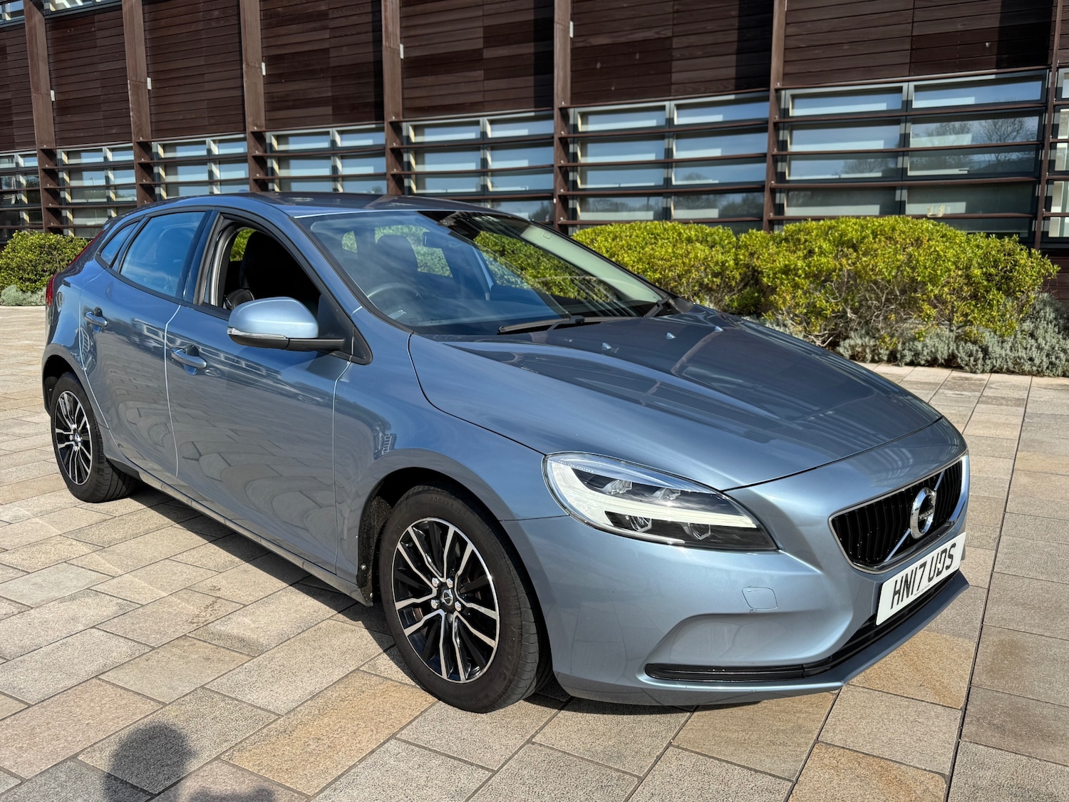 Used Volvo V40 2017 for sale - 78143709: Photo 2