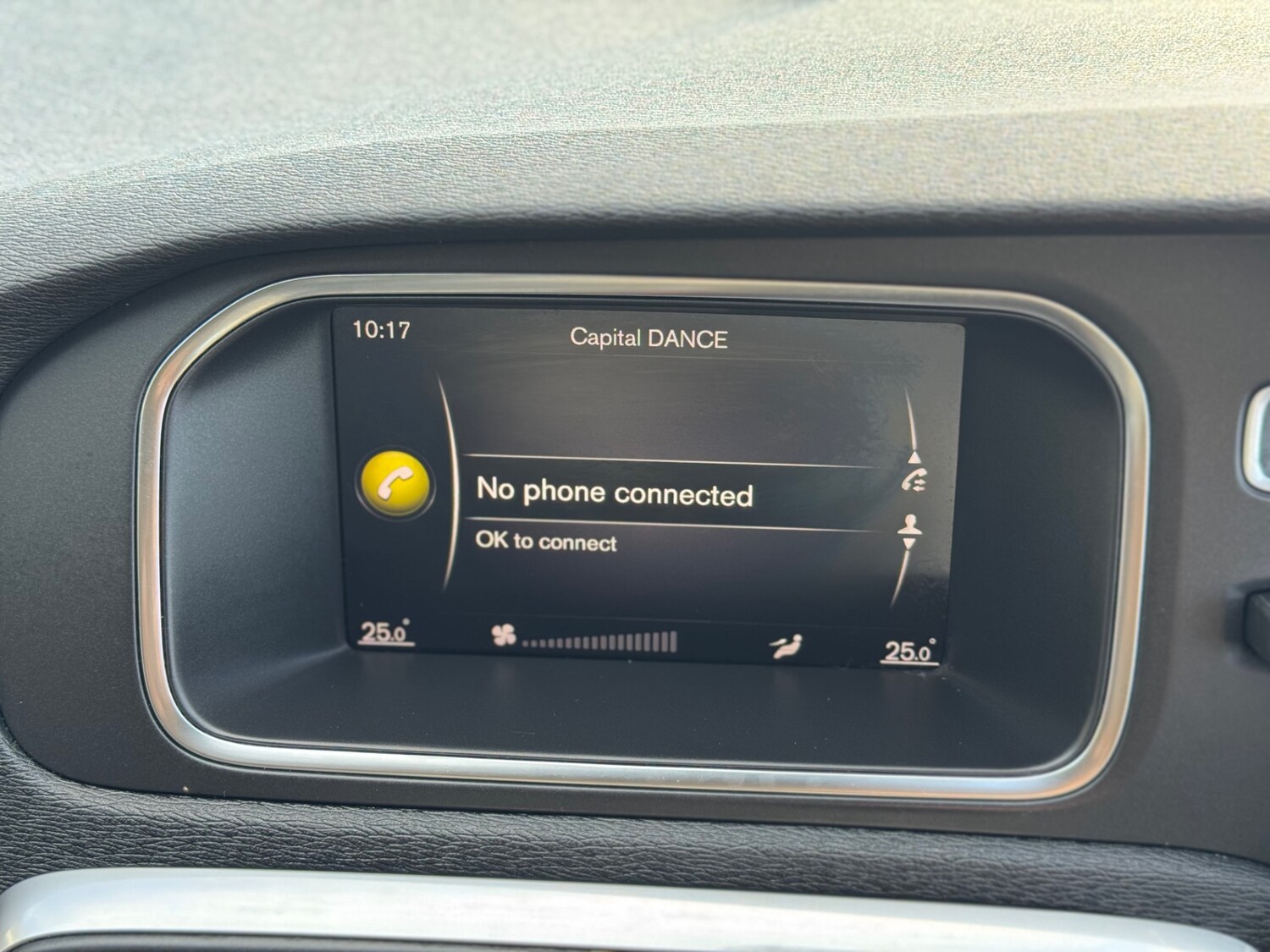 Used Volvo V40 2017 for sale - 78143709: Photo 33