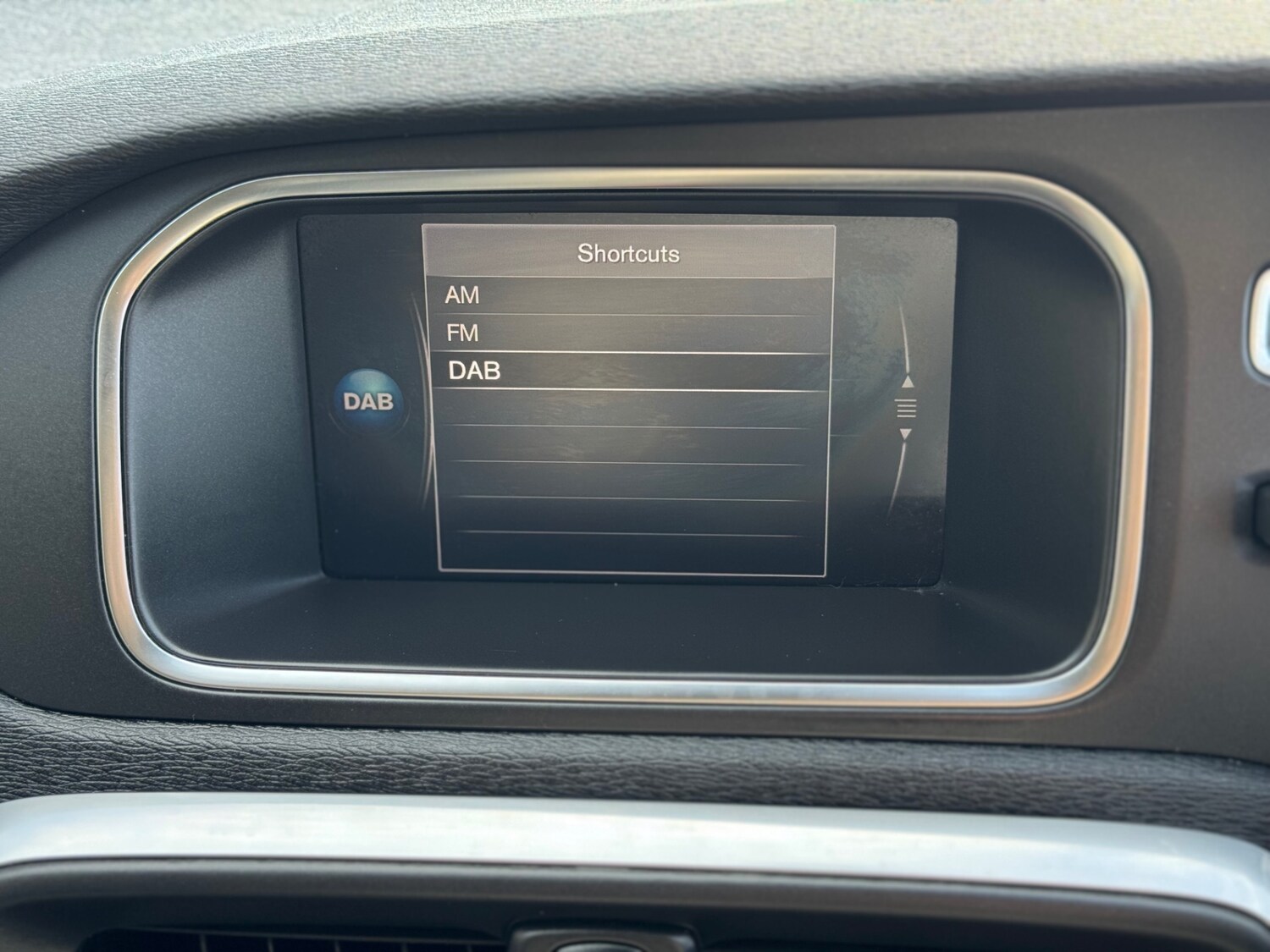 Used Volvo V40 2017 for sale - 78143709: Photo 34