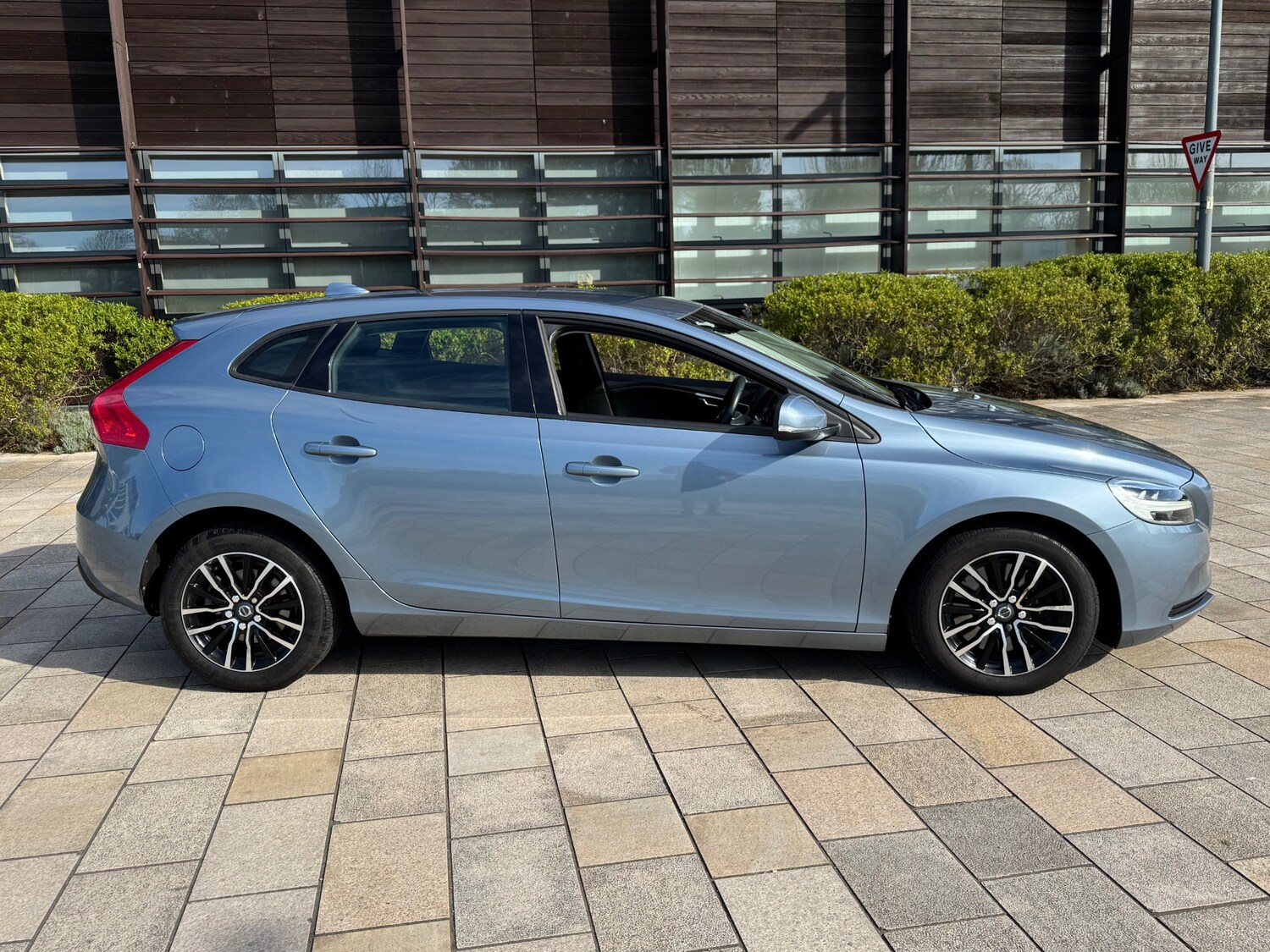 Used Volvo V40 2017 for sale - 78143709: Photo 8