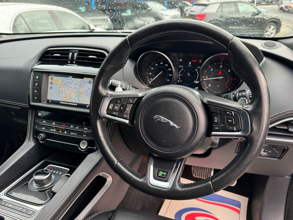 Used Jaguar F-Pace 2018 for sale - 76841456: Photo 15