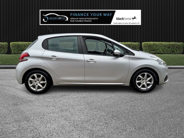 Used Peugeot 208 2017 for sale - 76303459: Photo 5
