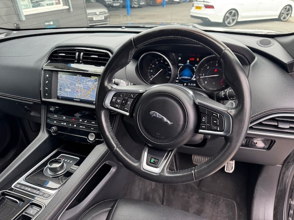 Used Jaguar F-Pace 2017 for sale - 75335842: Photo 15