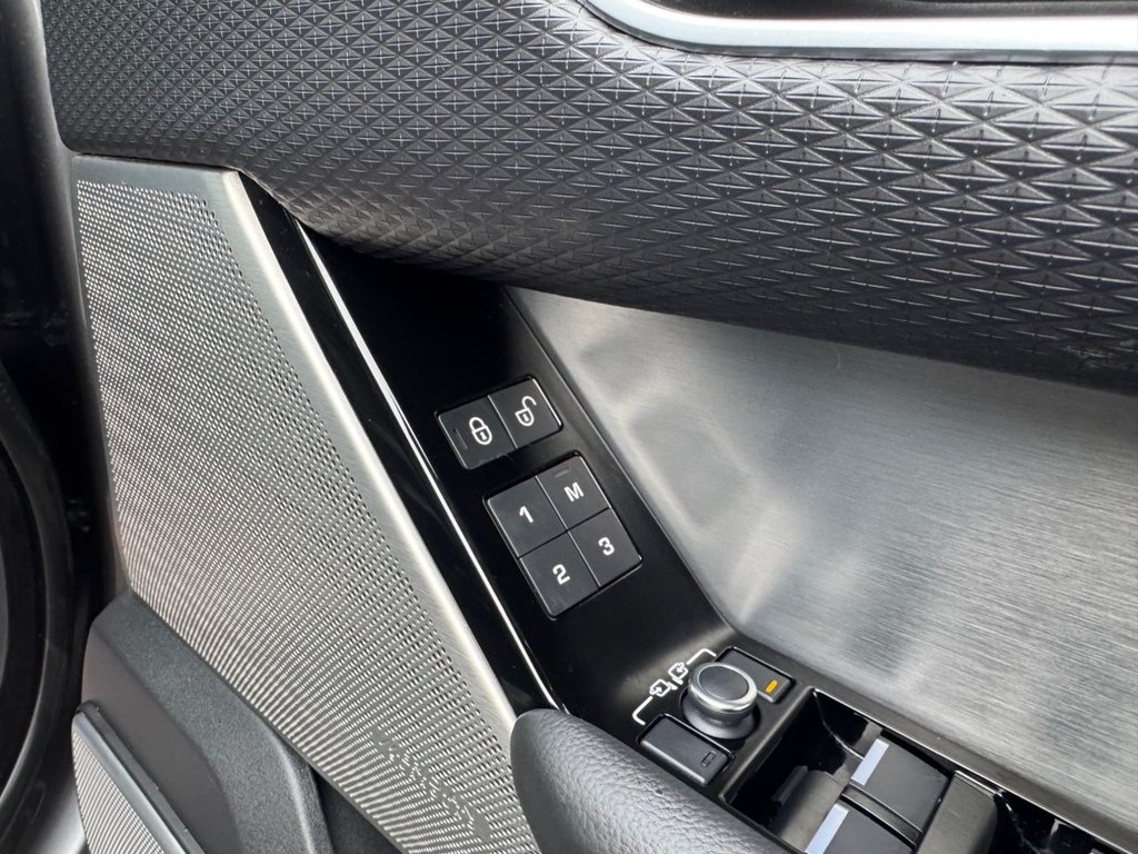 Used Land Rover Range Rover Velar 2019 for sale - 77145657: Photo 30