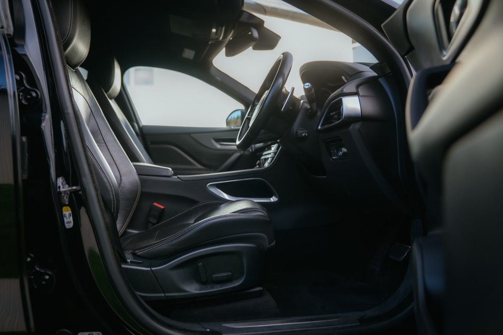 Used Jaguar F-Pace 2016 for sale - 76647660: Photo 38