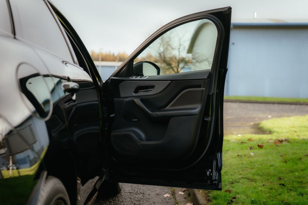 Used Jaguar F-Pace 2016 for sale - 76647660: Photo 39