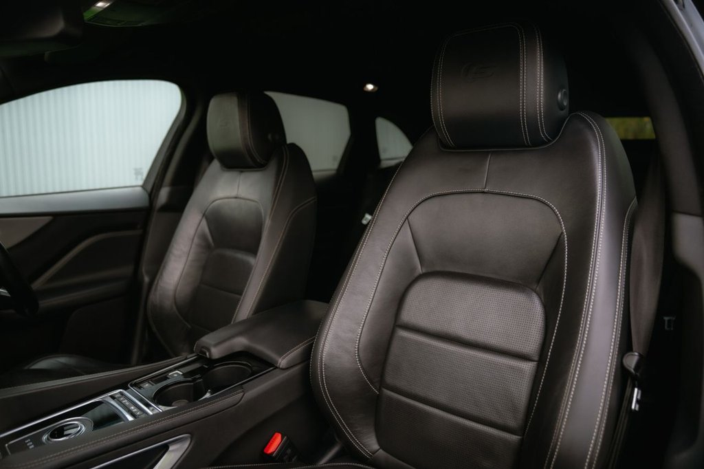 Used Jaguar F-Pace 2016 for sale - 76647660: Photo 4