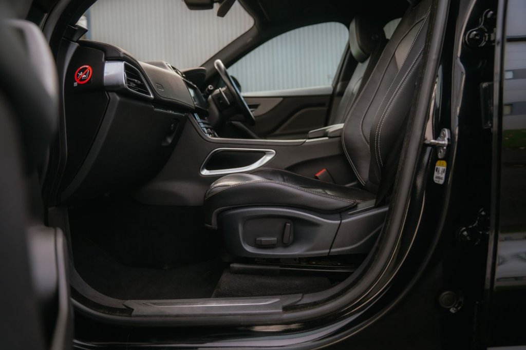 Used Jaguar F-Pace 2016 for sale - 76647660: Photo 40