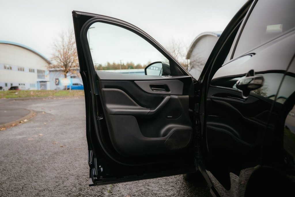 Used Jaguar F-Pace 2016 for sale - 76647660: Photo 41