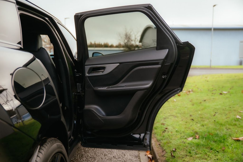 Used Jaguar F-Pace 2016 for sale - 76647660: Photo 42