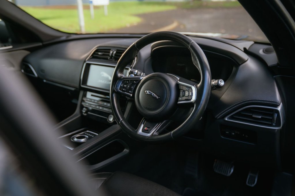 Used Jaguar F-Pace 2016 for sale - 76647660: Photo 48