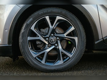 Used Toyota C-HR 2017 for sale - 78372134: Photo