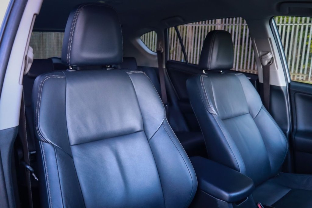 Used Toyota RAV4 2015 for sale - 76654409: Photo 4