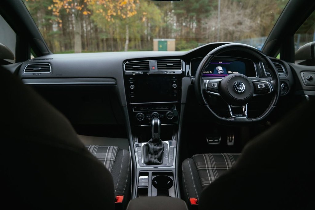 Used Volkswagen Golf 2018 for sale - 76604542: Photo 2