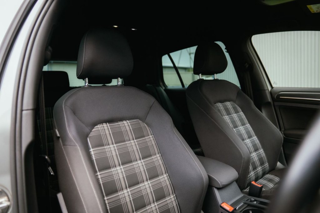 Used Volkswagen Golf 2018 for sale - 76604542: Photo 40