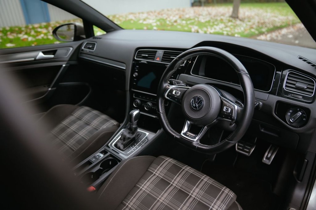 Used Volkswagen Golf 2018 for sale - 76604542: Photo 42