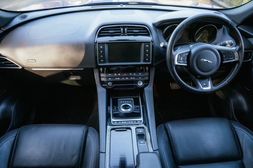 Used Jaguar F-Pace 2017 for sale - 77733860: Photo 2