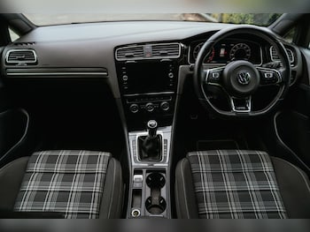 Used Volkswagen Golf 2018 for sale - 78955202: Photo