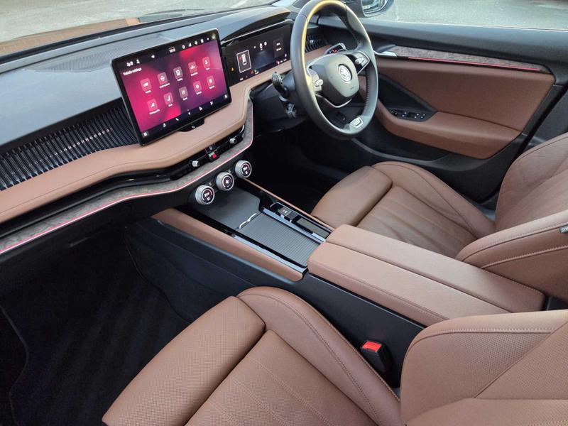 Used Skoda Superb 2024 for sale - 76782367: Photo 2