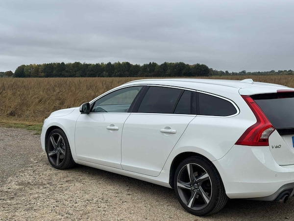 Used Volvo V60 2014 for sale - 76280401: Photo 8