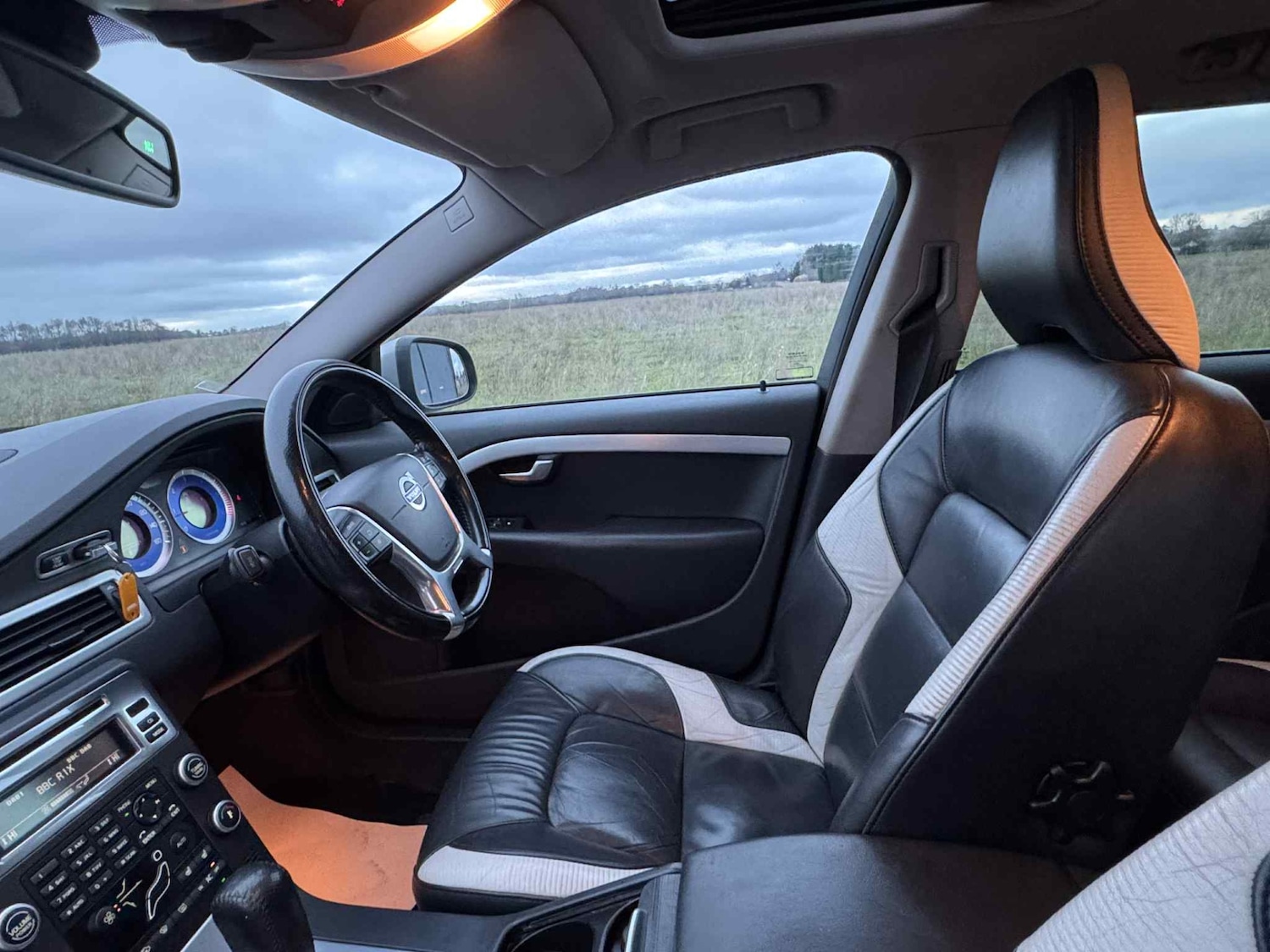 Used Volvo V70 2010 for sale - 77162104: Photo 11