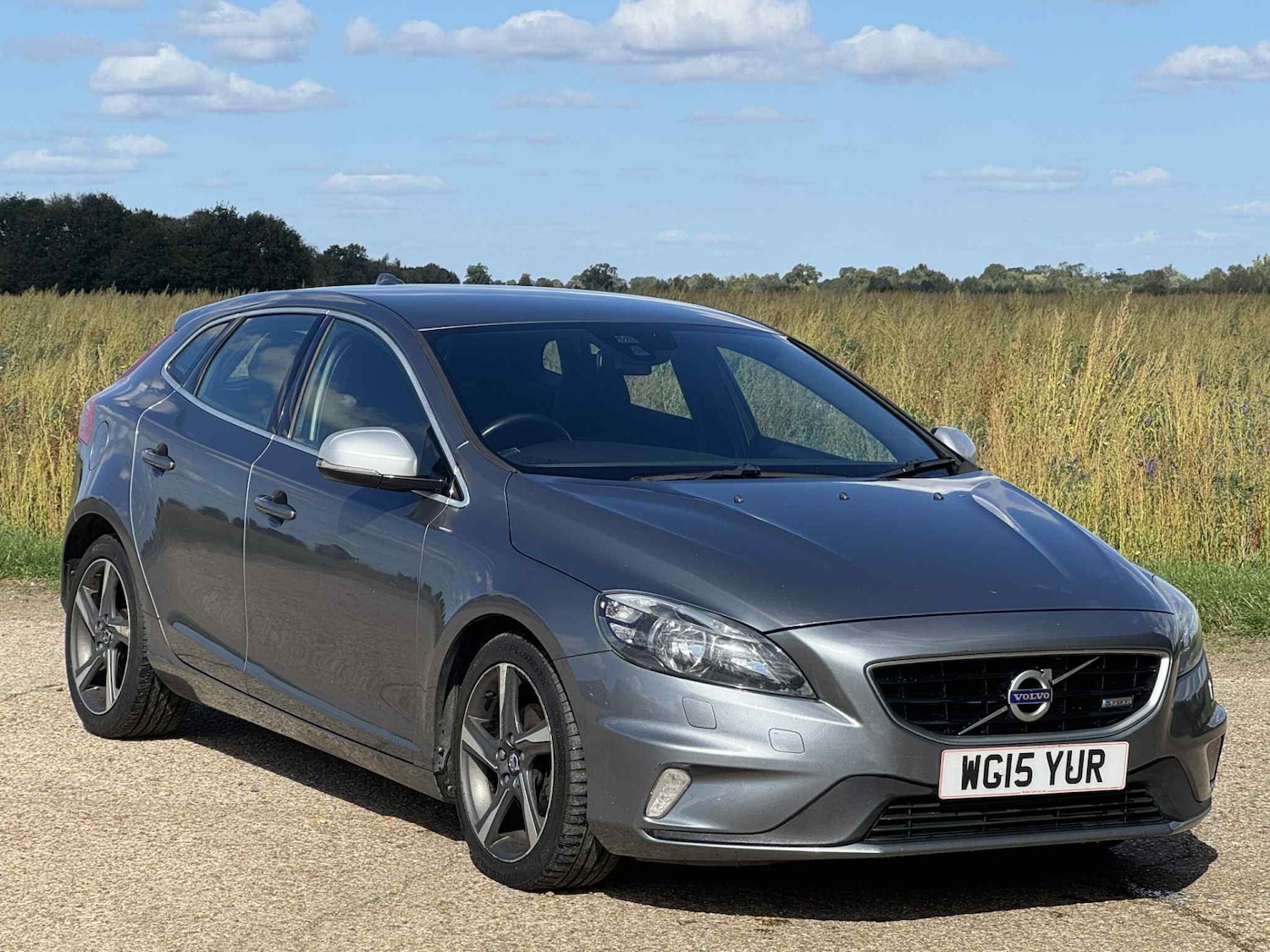 Used Volvo V40 2015 for sale - 76027615: Photo 1