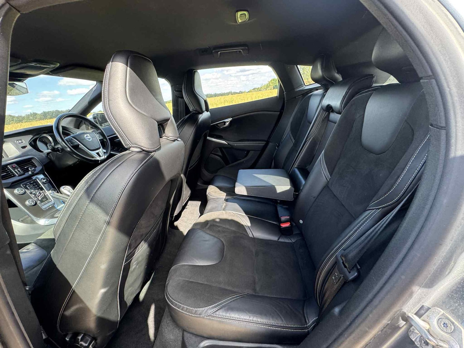 Used Volvo V40 2015 for sale - 76027615: Photo 11