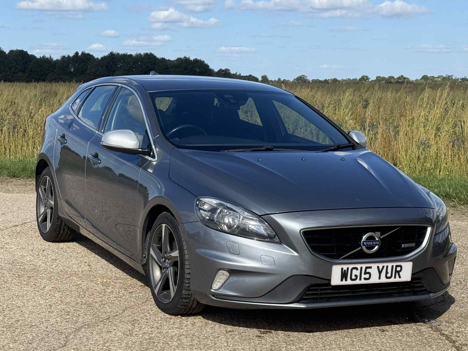 Used Volvo V40 2015 for sale - 76027615: Photo 2