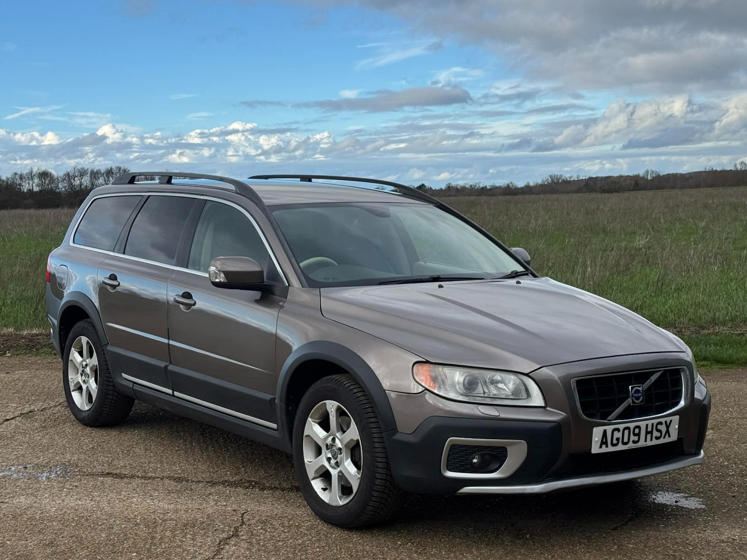 Used Volvo XC70 2009 for sale - 77691944: Photo 2