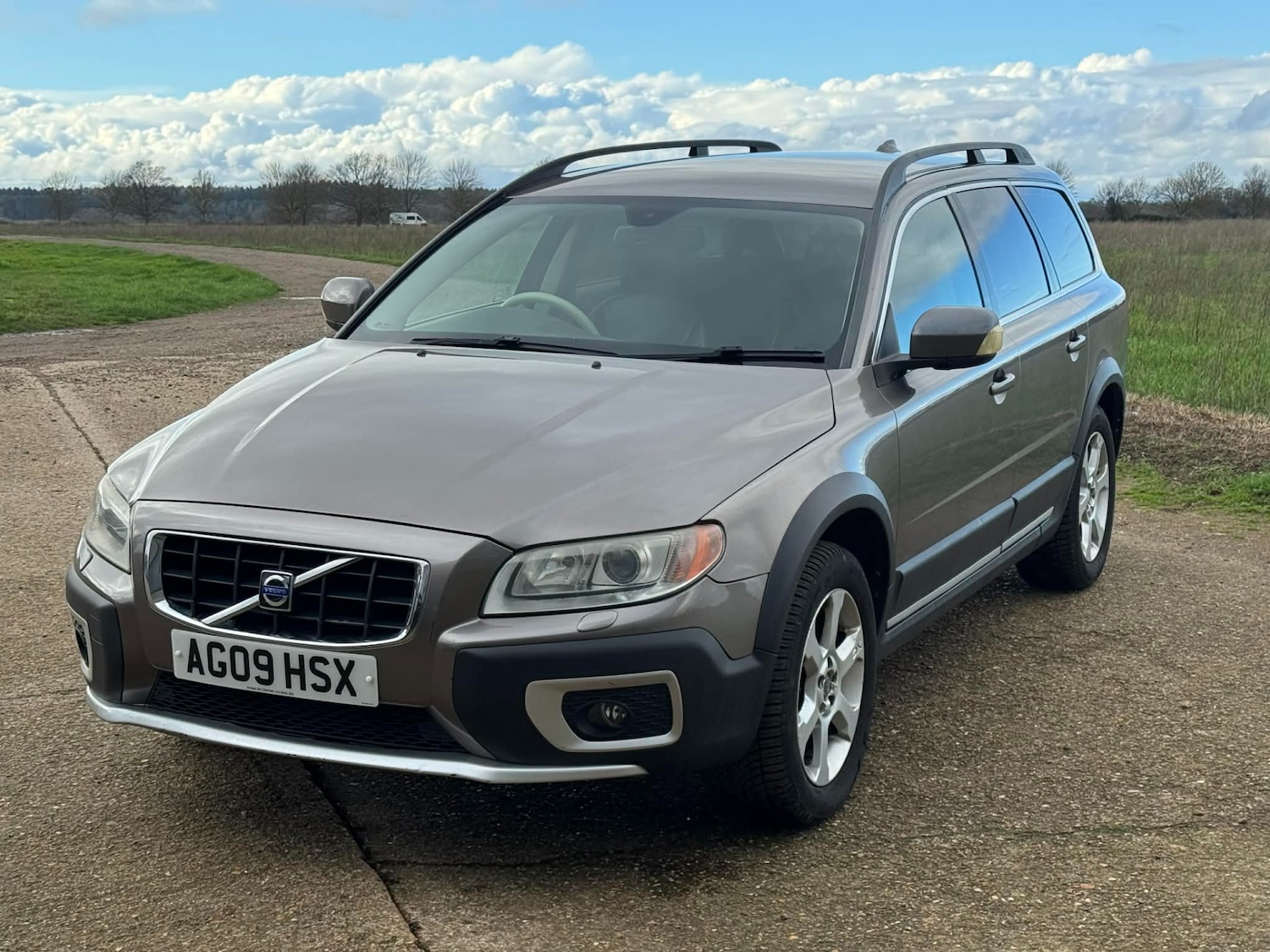 Used Volvo XC70 2009 for sale - 77691944: Photo 4