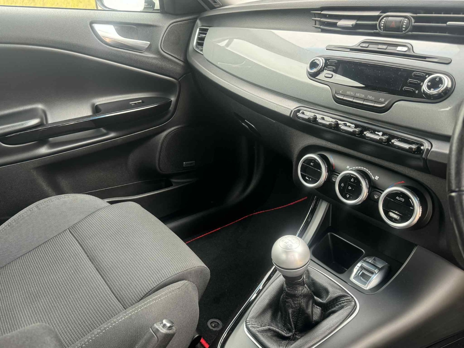 Used Alfa Romeo Giulietta 2012 for sale - 76130975: Photo 18