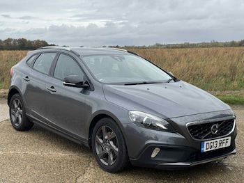 Used Volvo V40 2013 for sale - 76534266: Photo