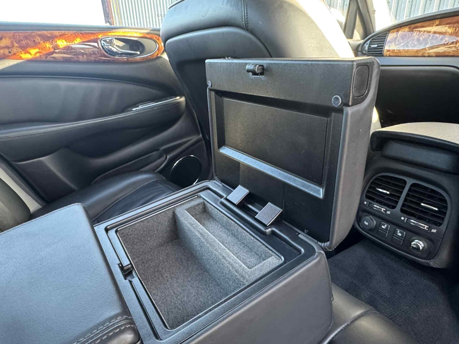 Used Jaguar XJ 2008 for sale - 76893100: Photo 16