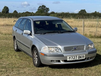 Used Volvo V40 2001 for sale - 75745664: Photo