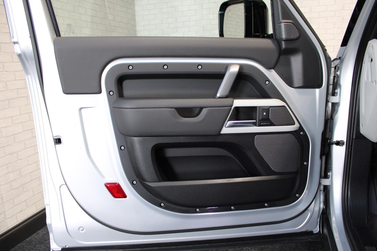 Used Land Rover Defender 90 2023 for sale - 76762134: Photo 31