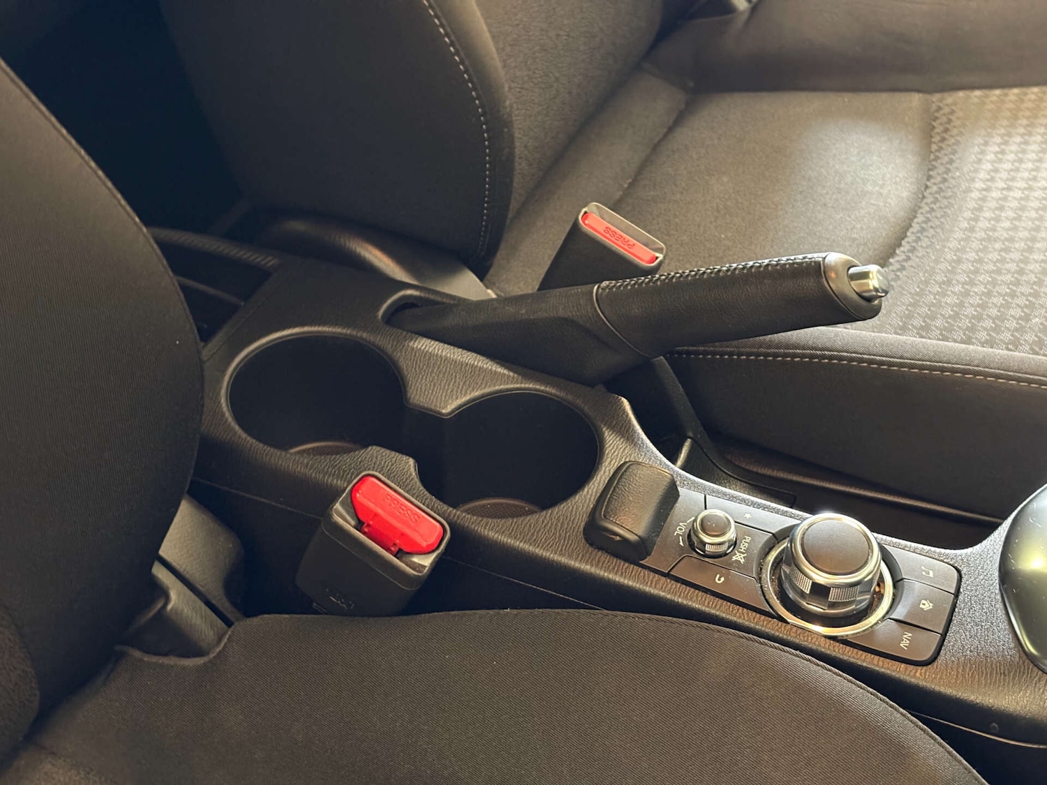 Used Mazda Mazda2 2018 for sale - 76819802: Photo 31