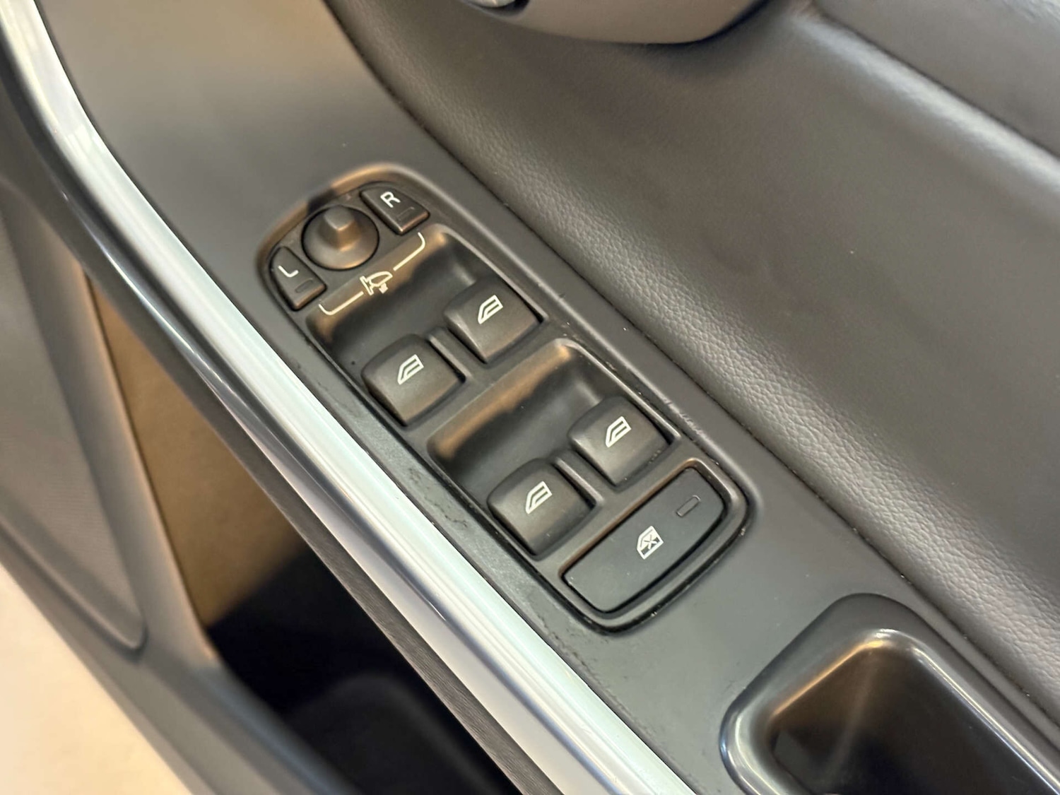 Used Volvo V60 2025 for sale - 76495483: Photo 38